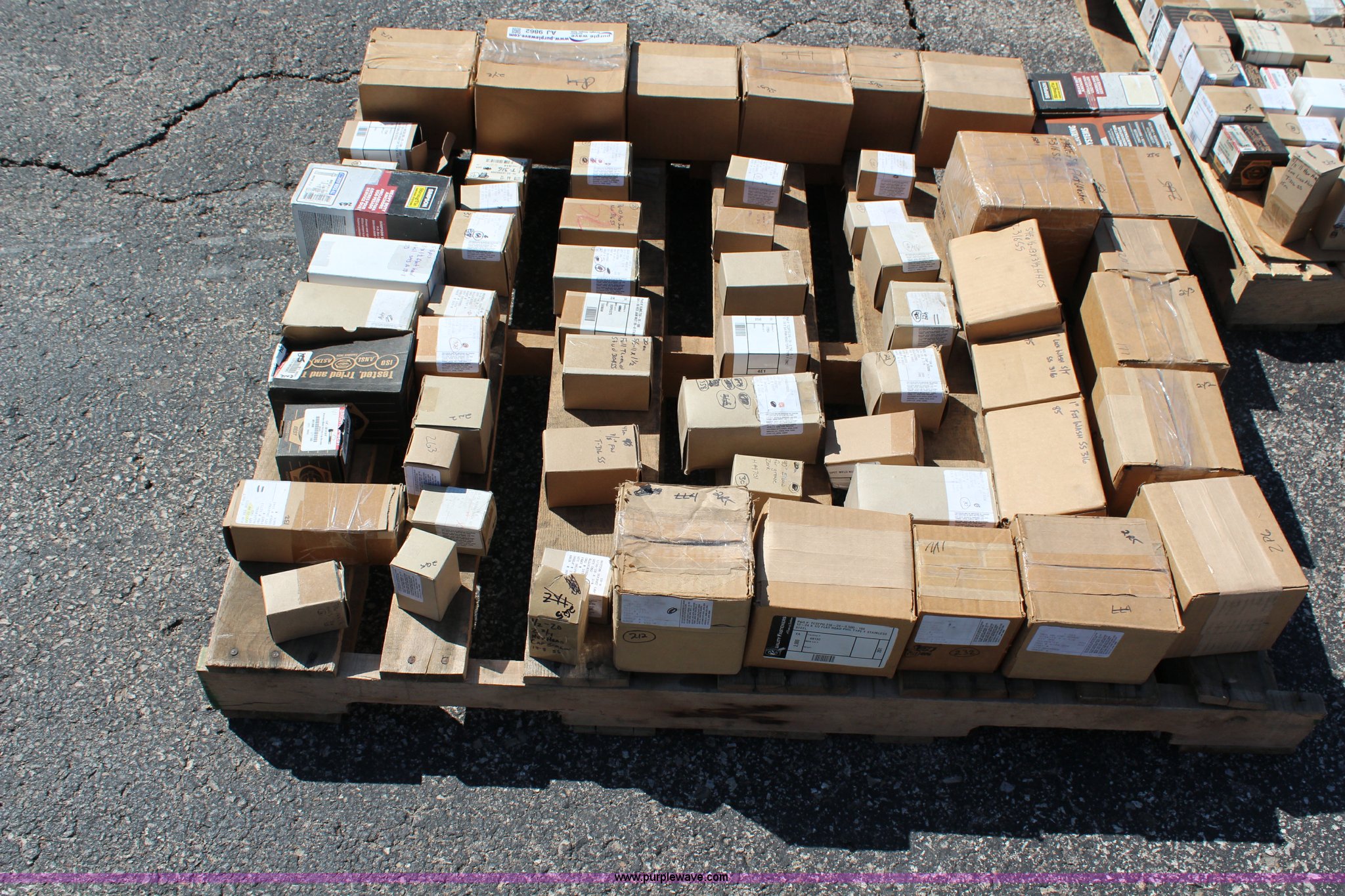 Assorted stainless steel bolts and nuts in Kansas City, KS Item