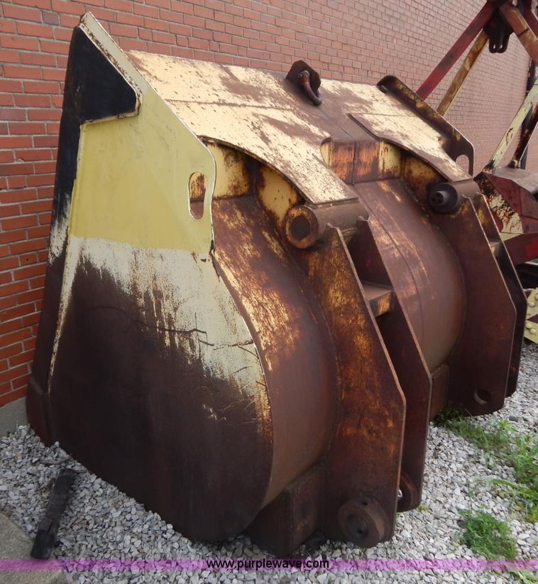 image for item AE9933 92" loader bucket