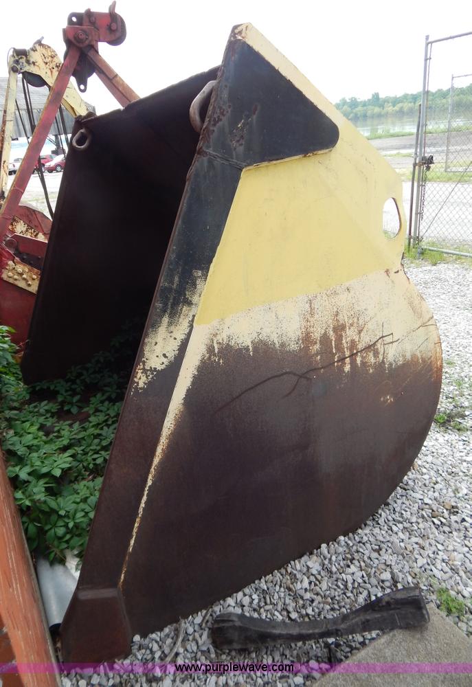 image for item AE9933 92" loader bucket