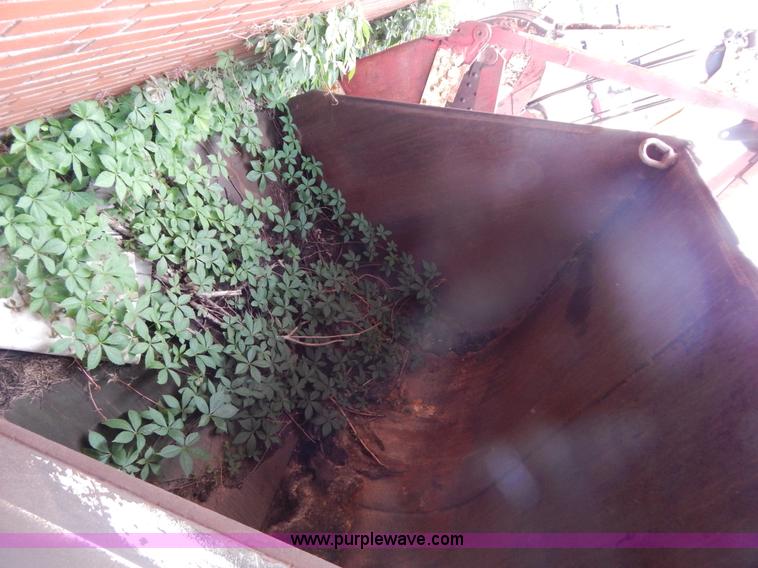 image for item AE9933 92" loader bucket