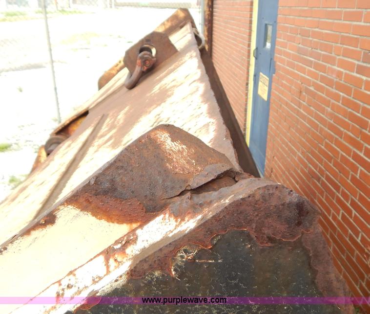 image for item AE9933 92" loader bucket