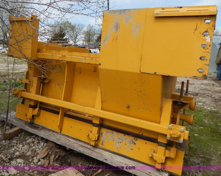 image for item AJ9991 Gomaco Jersey barrier mold