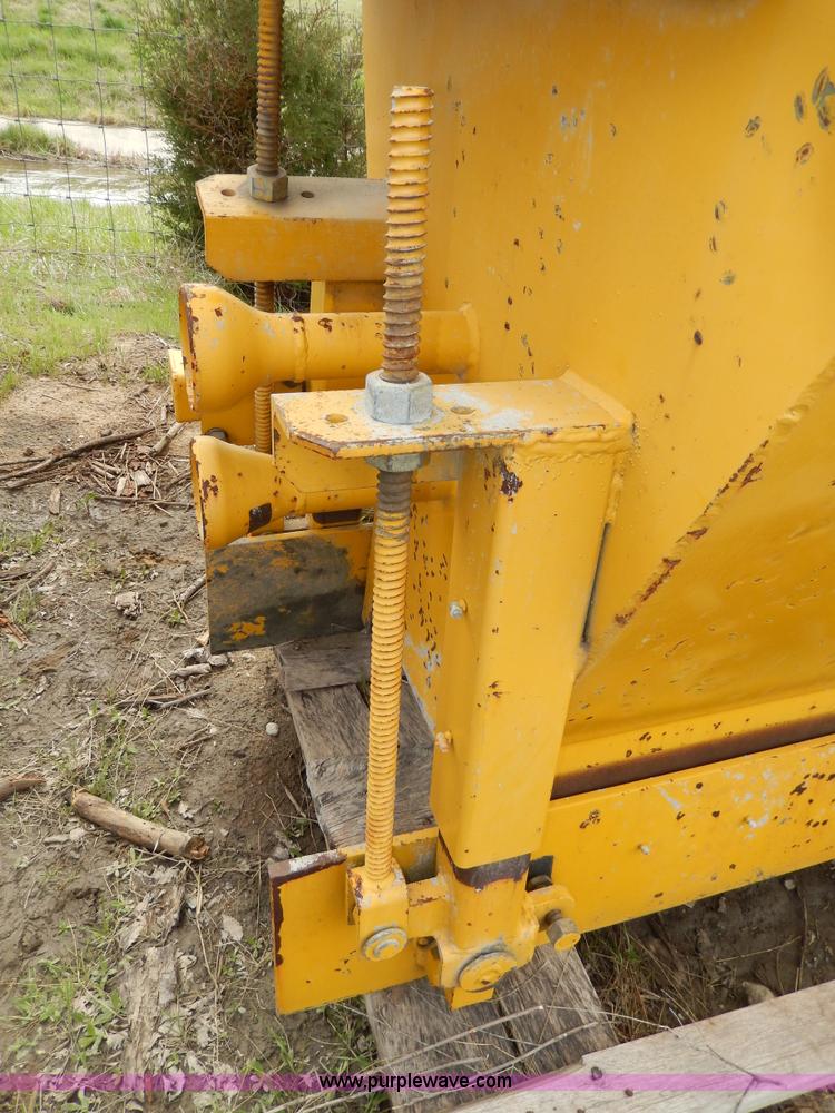 image for item AJ9991 Gomaco Jersey barrier mold