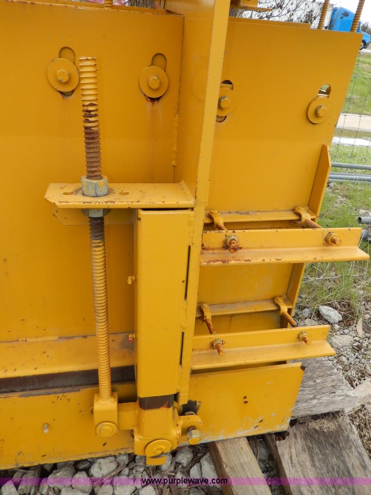 image for item AJ9991 Gomaco Jersey barrier mold