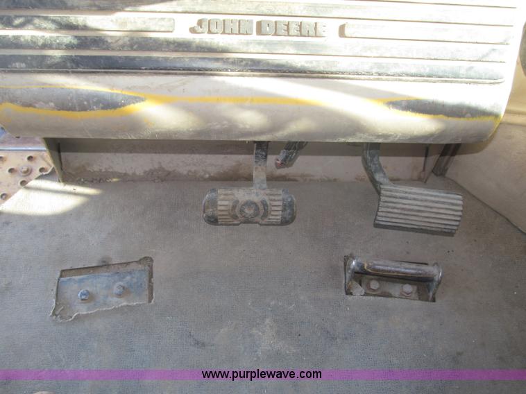 image for item B5479 1995 John Deere 850C dozer