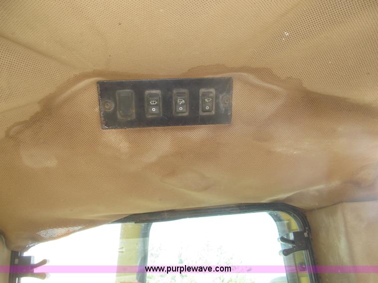 image for item B5479 1995 John Deere 850C dozer