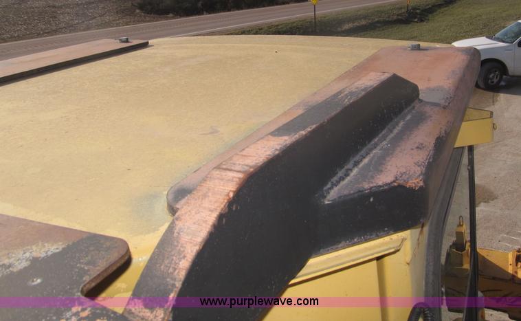 image for item B5479 1995 John Deere 850C dozer