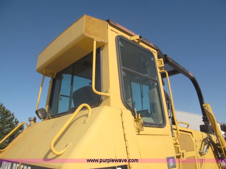 image for item B5479 1995 John Deere 850C dozer