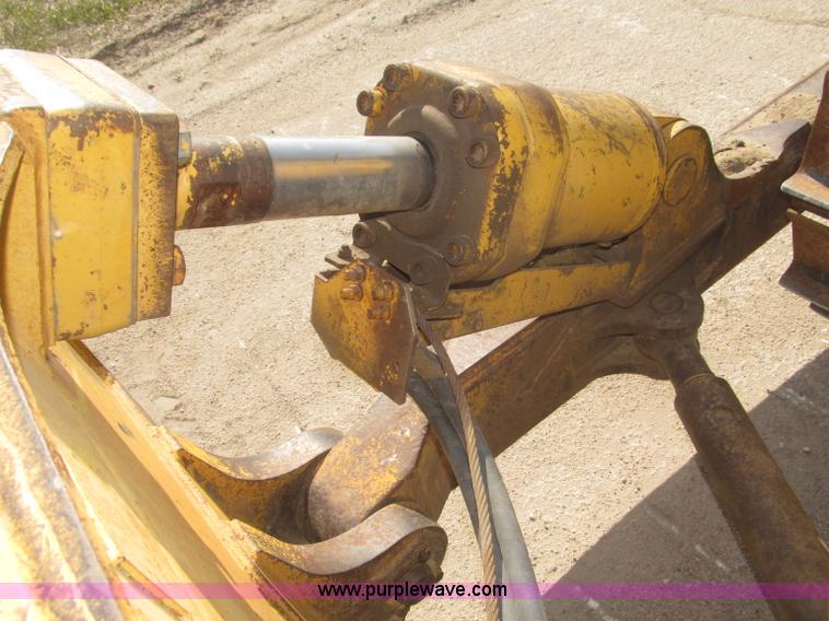 image for item B5479 1995 John Deere 850C dozer