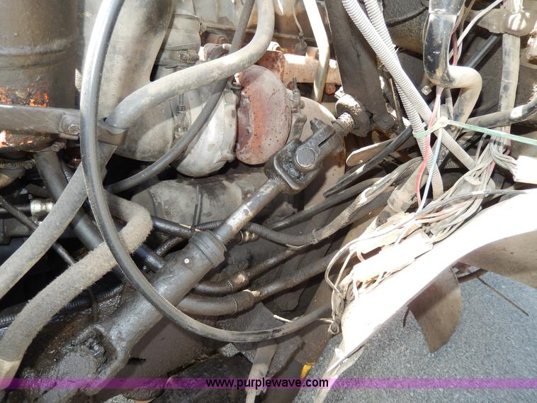 image for item D8075 1989 Ford F700 truck cab and chassis