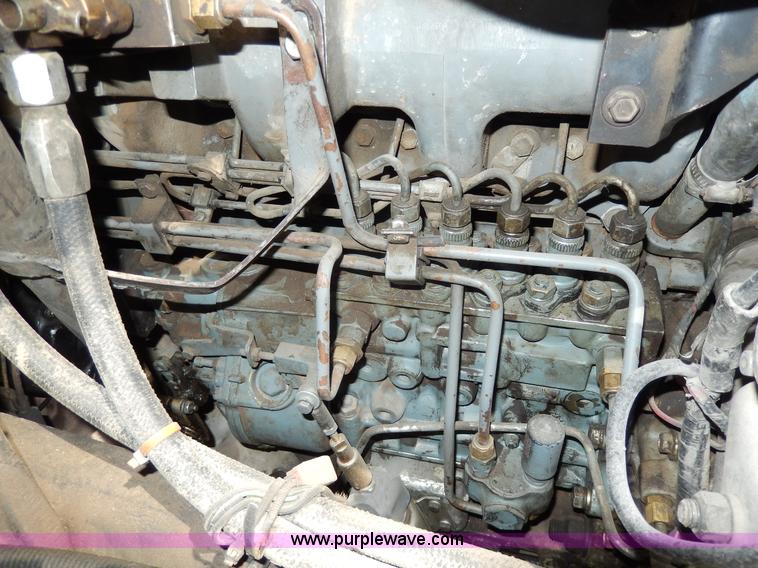 image for item D8075 1989 Ford F700 truck cab and chassis