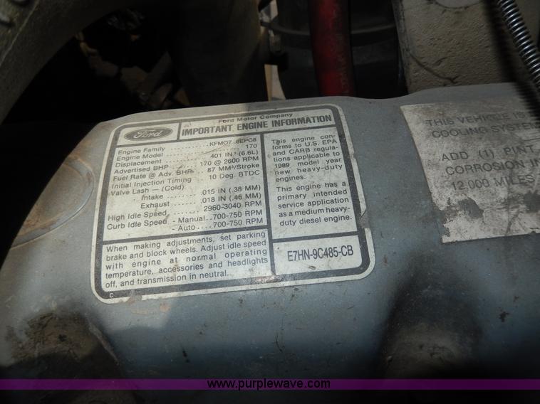 image for item D8075 1989 Ford F700 truck cab and chassis