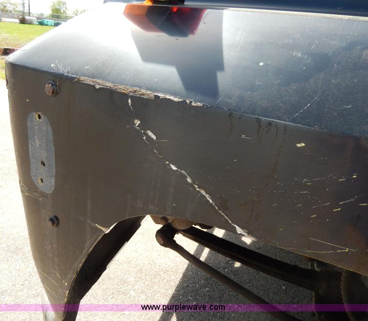 image for item D8075 1989 Ford F700 truck cab and chassis