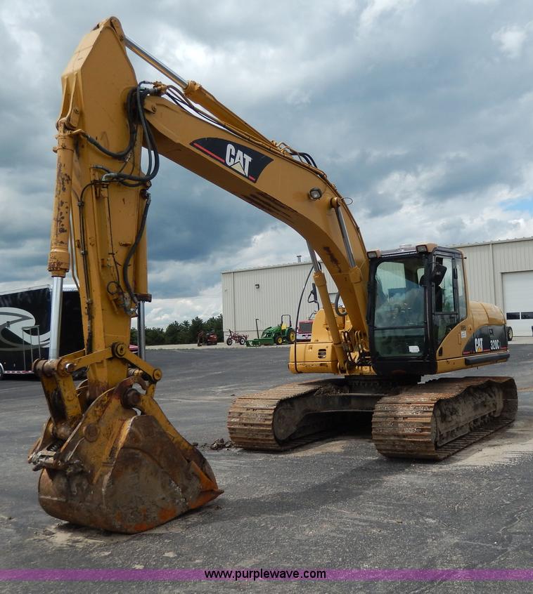 image for item D8166 2004 Caterpillar 320CL excavator
