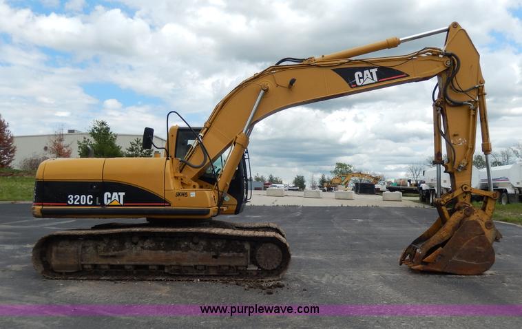 image for item D8166 2004 Caterpillar 320CL excavator