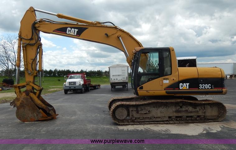 image for item D8166 2004 Caterpillar 320CL excavator