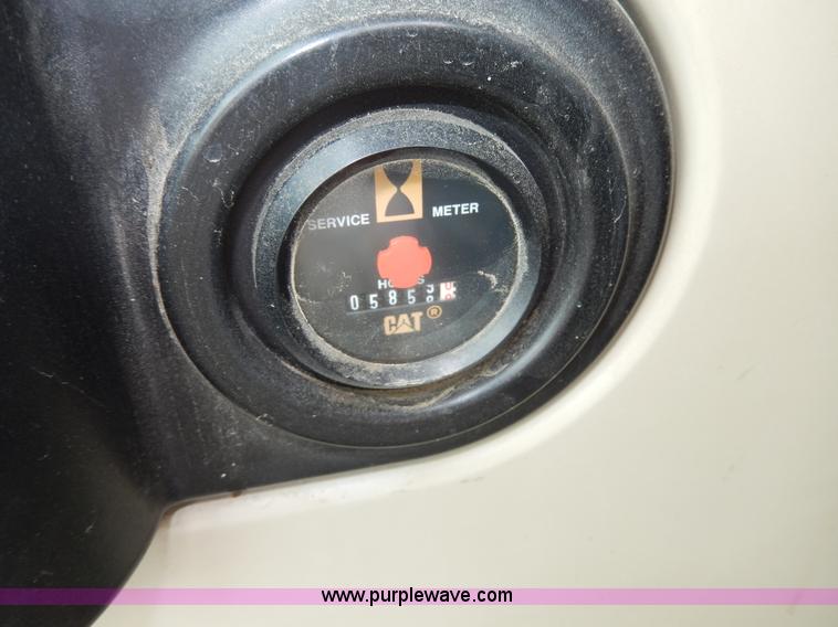 image for item D8166 2004 Caterpillar 320CL excavator