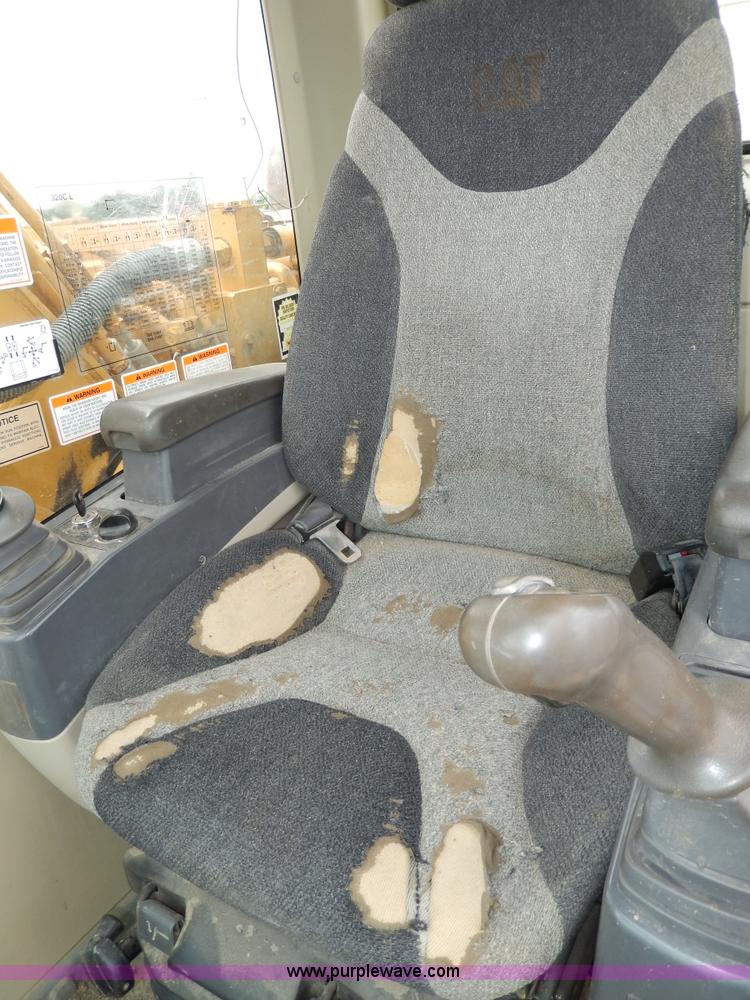 image for item D8166 2004 Caterpillar 320CL excavator