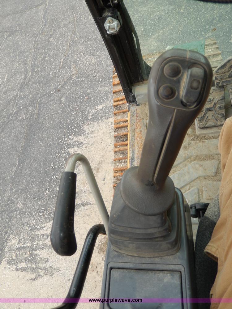 image for item D8166 2004 Caterpillar 320CL excavator