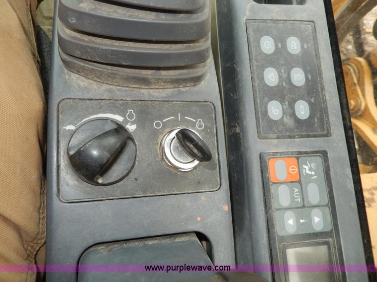 image for item D8166 2004 Caterpillar 320CL excavator