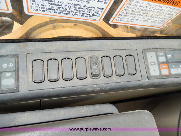 image for item D8166 2004 Caterpillar 320CL excavator