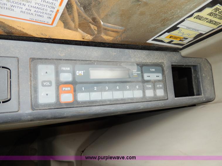 image for item D8166 2004 Caterpillar 320CL excavator