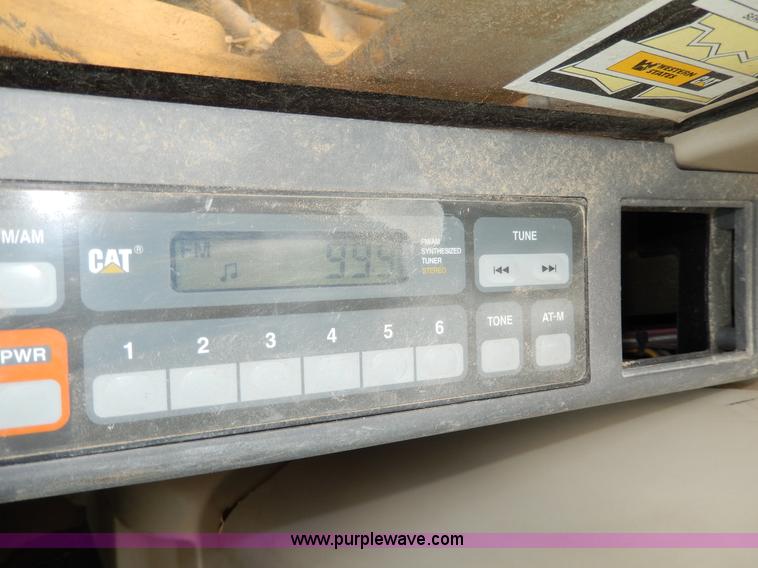 image for item D8166 2004 Caterpillar 320CL excavator