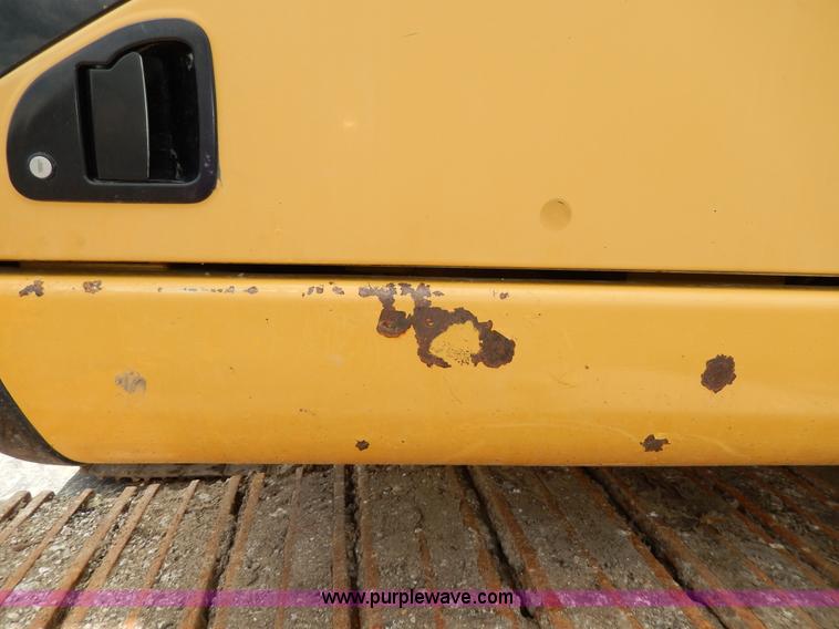 image for item D8166 2004 Caterpillar 320CL excavator