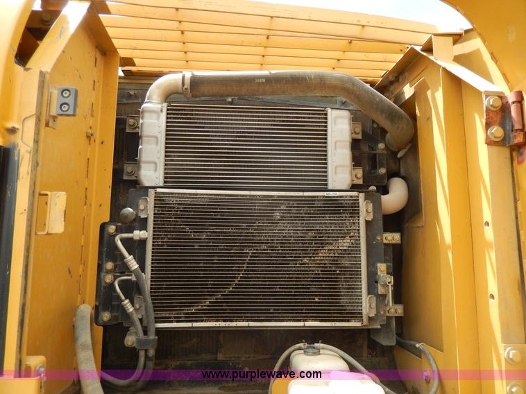 image for item D8166 2004 Caterpillar 320CL excavator