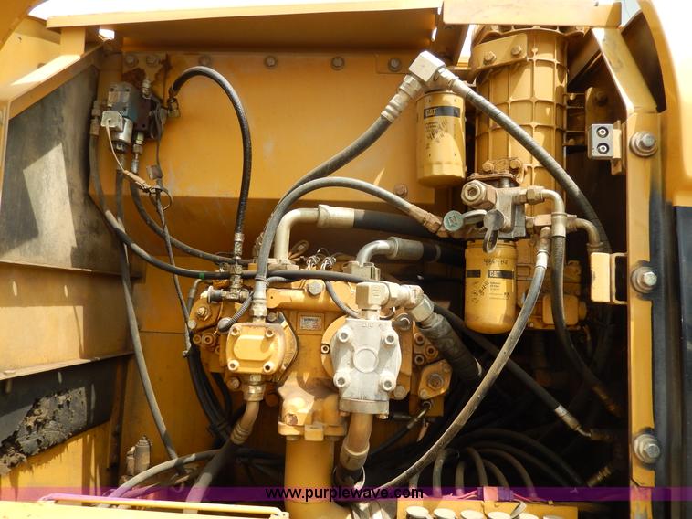 image for item D8166 2004 Caterpillar 320CL excavator