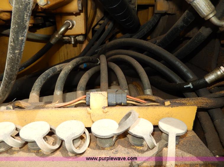 image for item D8166 2004 Caterpillar 320CL excavator