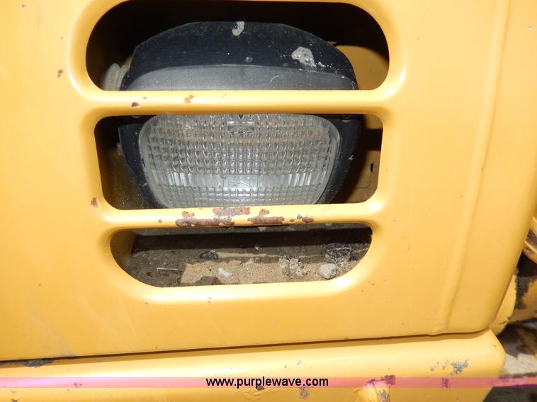 image for item D8166 2004 Caterpillar 320CL excavator