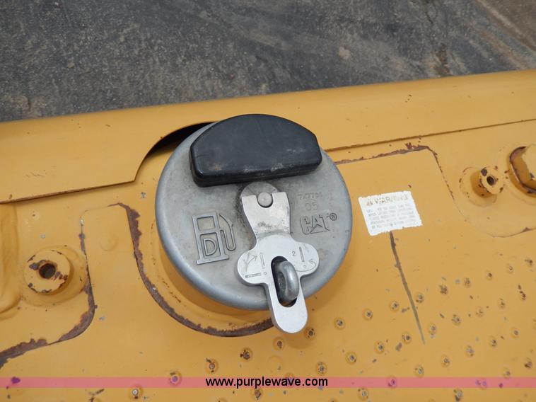 image for item D8166 2004 Caterpillar 320CL excavator