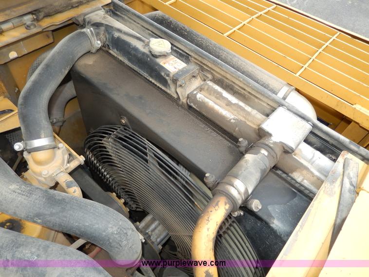 image for item D8166 2004 Caterpillar 320CL excavator