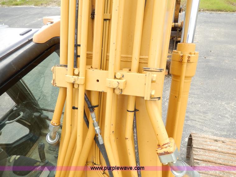 image for item D8166 2004 Caterpillar 320CL excavator