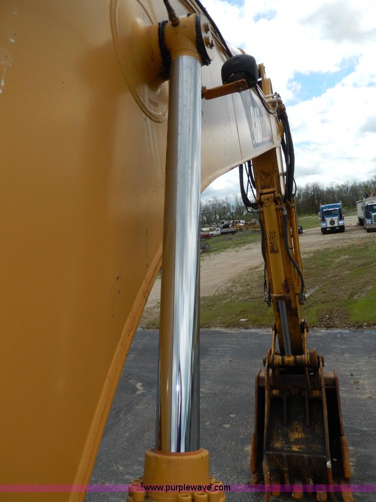 image for item D8166 2004 Caterpillar 320CL excavator