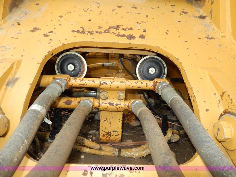 image for item D8166 2004 Caterpillar 320CL excavator