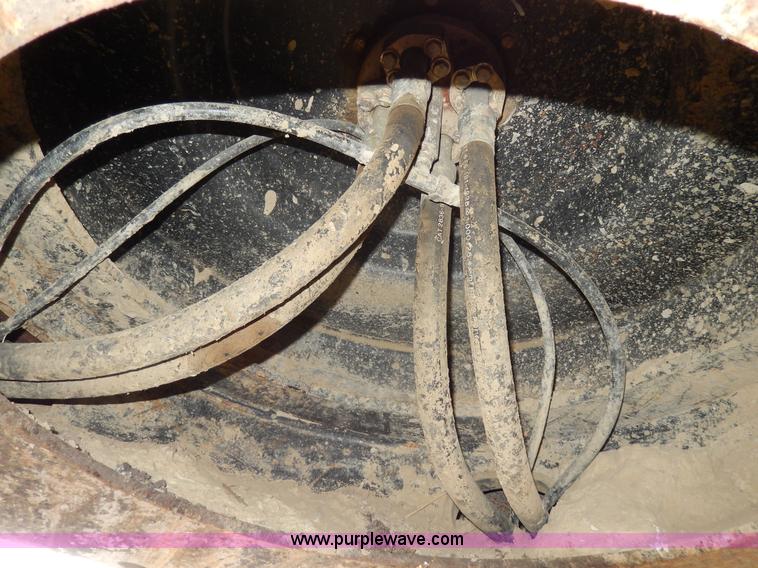 image for item D8166 2004 Caterpillar 320CL excavator