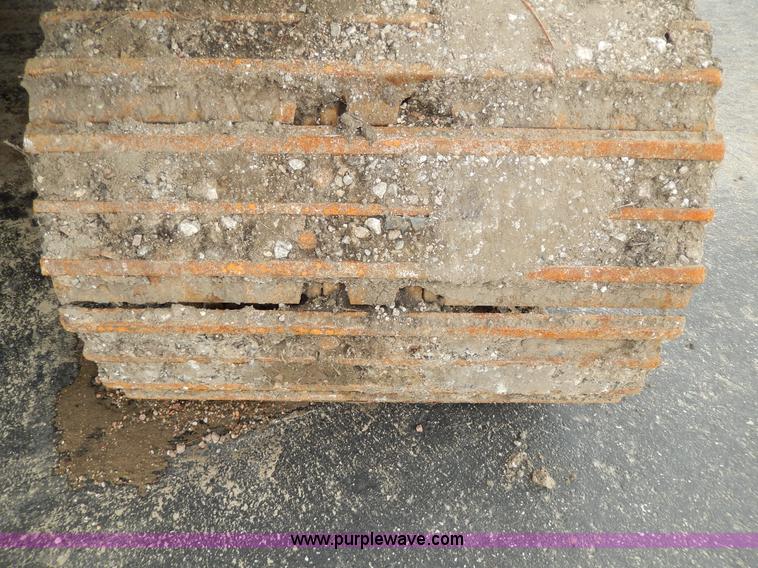 image for item D8166 2004 Caterpillar 320CL excavator