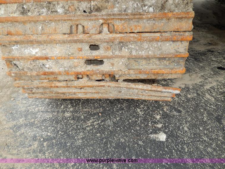 image for item D8166 2004 Caterpillar 320CL excavator