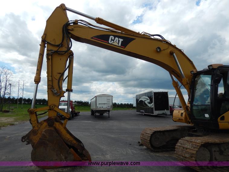image for item D8166 2004 Caterpillar 320CL excavator
