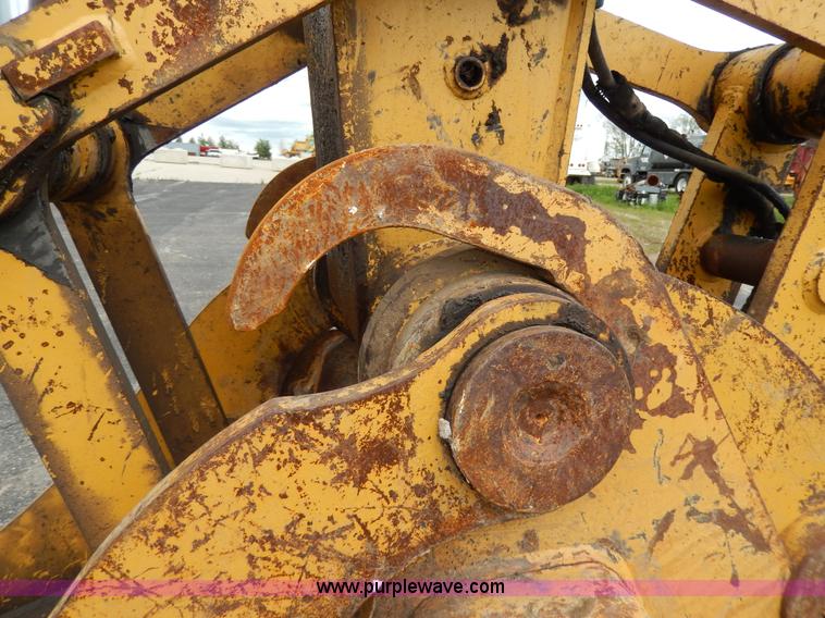 image for item D8166 2004 Caterpillar 320CL excavator