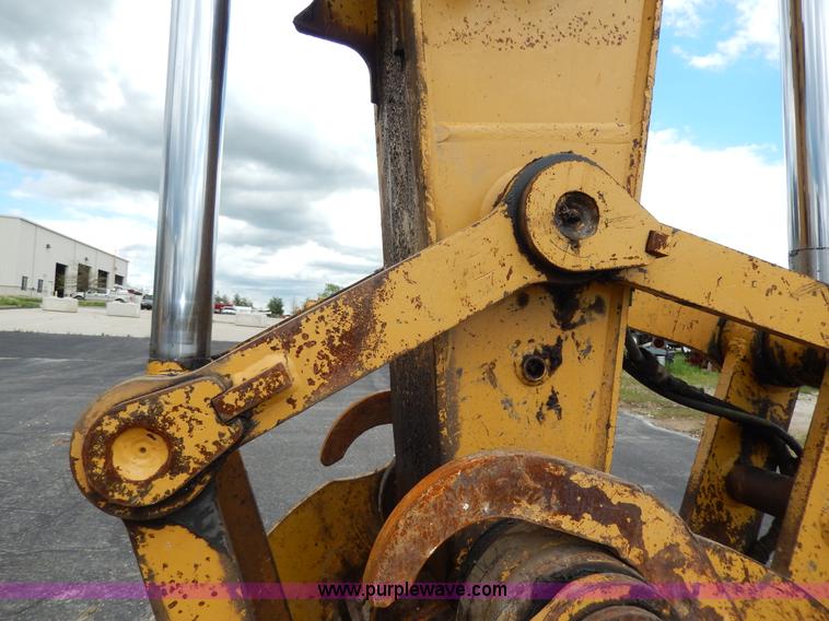 image for item D8166 2004 Caterpillar 320CL excavator