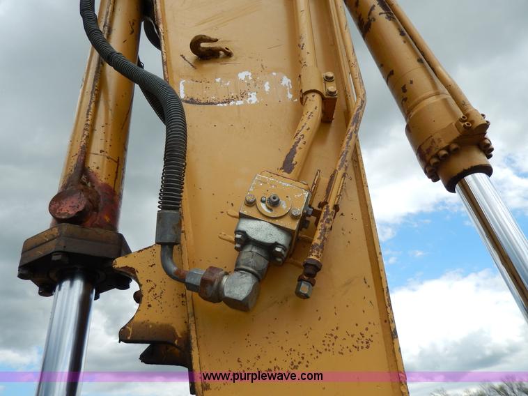 image for item D8166 2004 Caterpillar 320CL excavator
