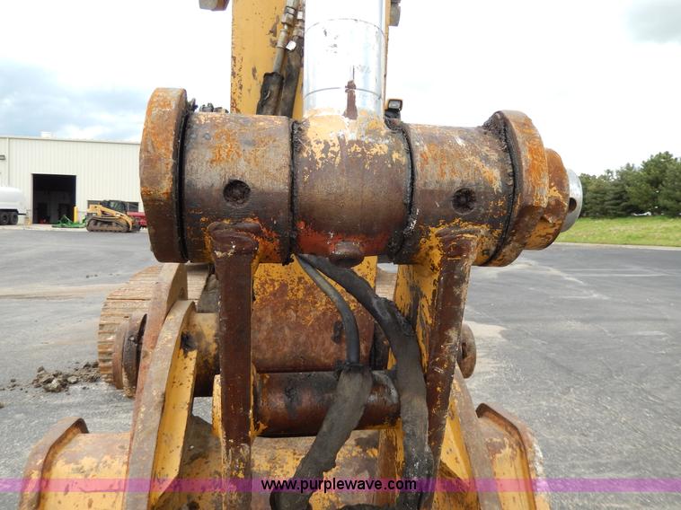 image for item D8166 2004 Caterpillar 320CL excavator