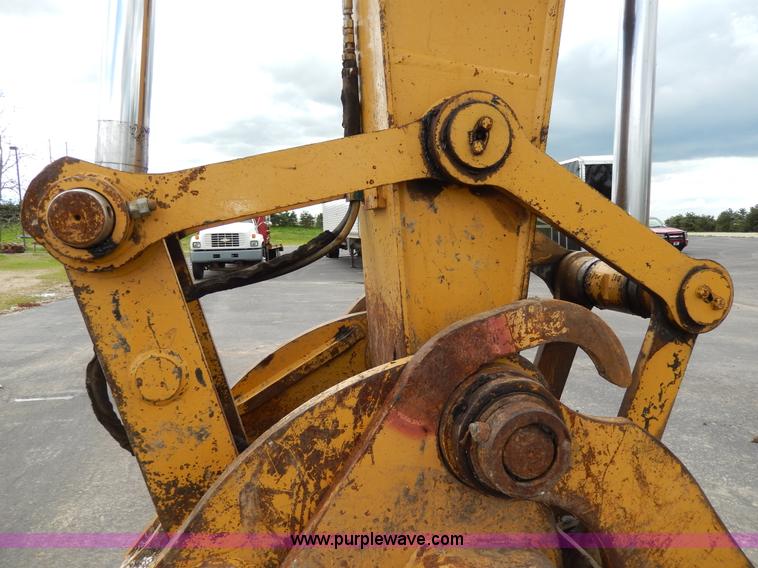 image for item D8166 2004 Caterpillar 320CL excavator