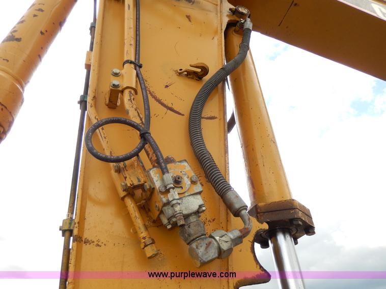 image for item D8166 2004 Caterpillar 320CL excavator