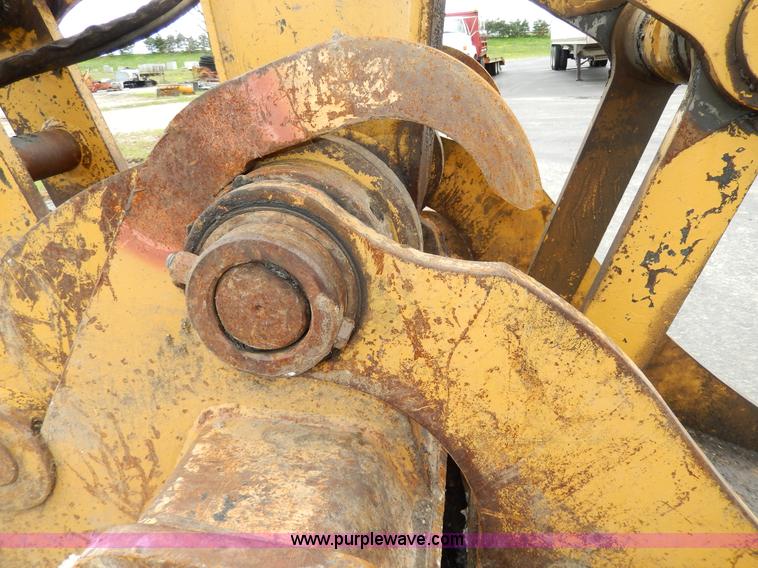 image for item D8166 2004 Caterpillar 320CL excavator
