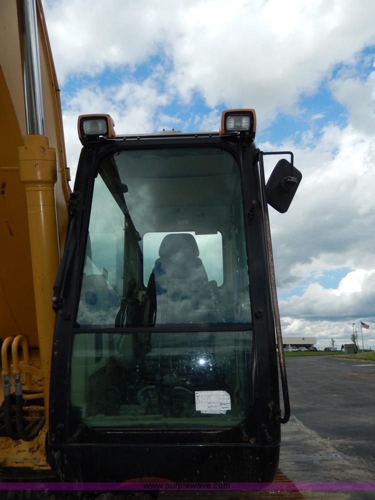 image for item D8166 2004 Caterpillar 320CL excavator