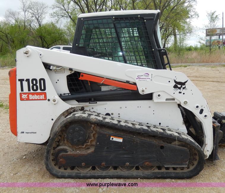 image for item D8168 2007 Bobcat T180 skid steer